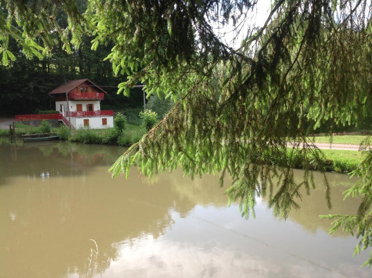 Gite Du Creux De La Goutte Xertigny Exteriör bild